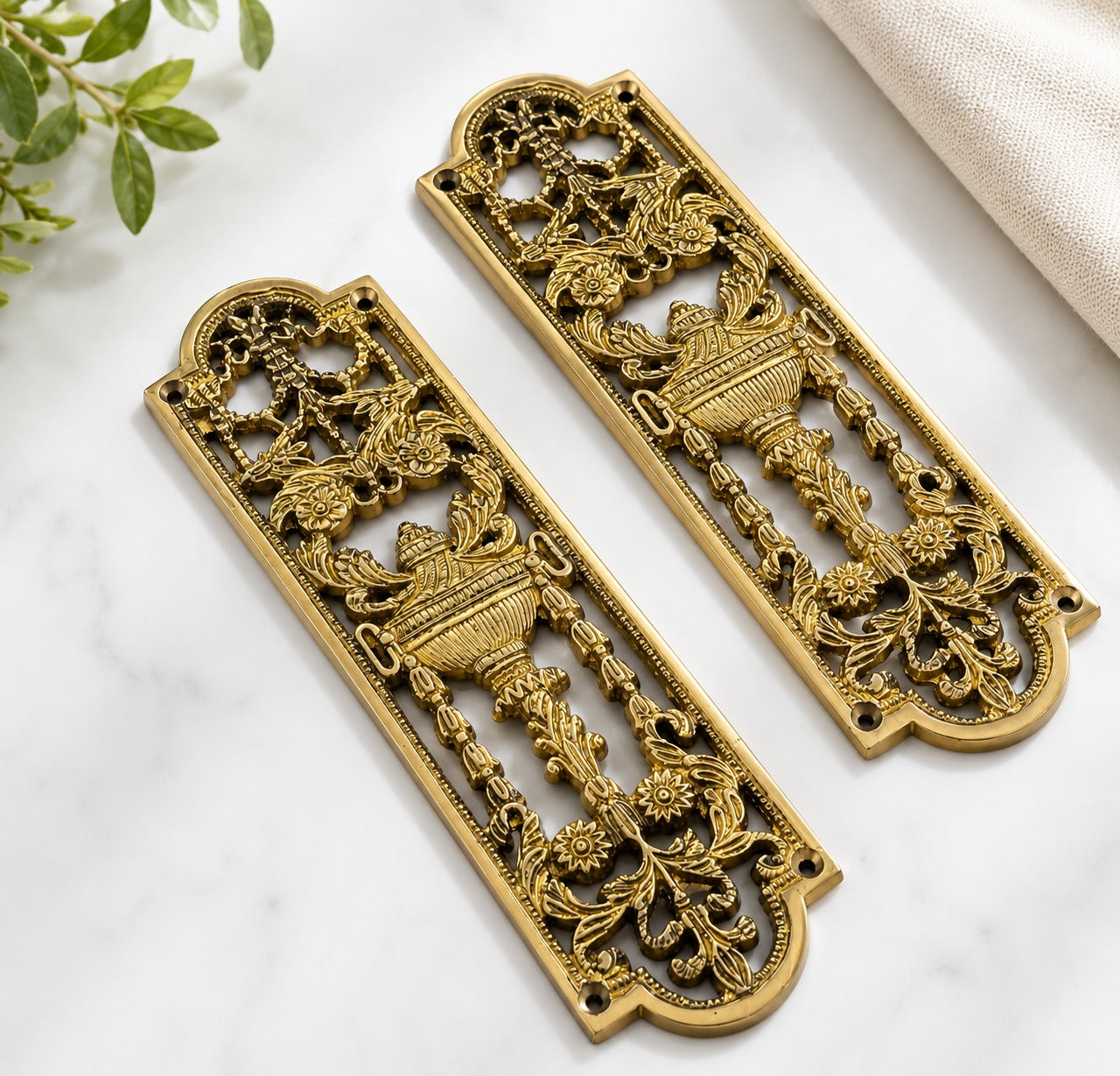 Antique solid brass finger plate 236 x 68mm with matching fixing screws